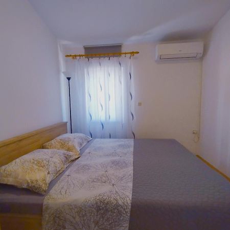 Room Omera พูลา ภายนอก รูปภาพ