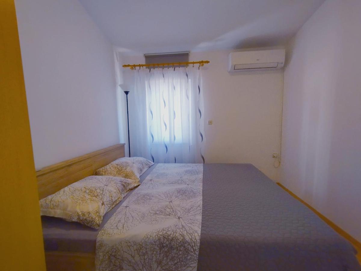 Room Omera พูลา ภายนอก รูปภาพ