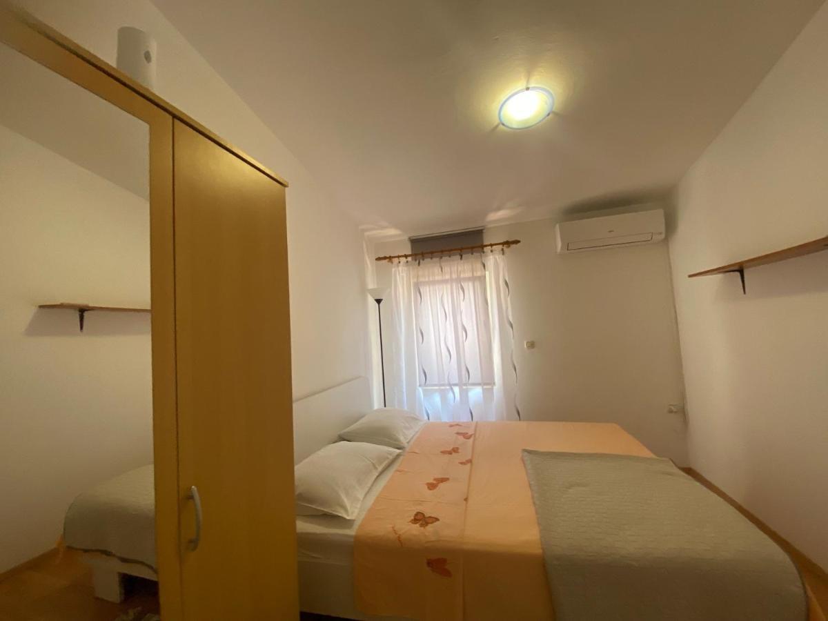 Room Omera พูลา ภายนอก รูปภาพ